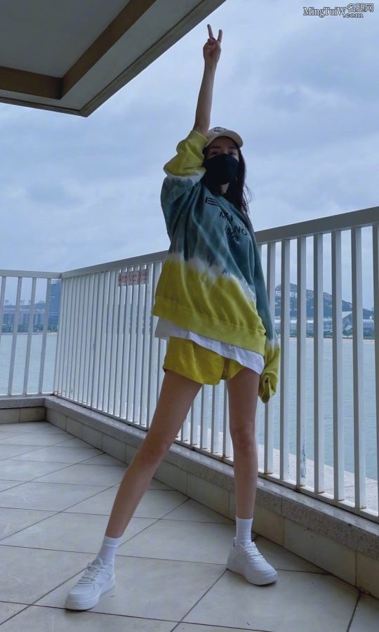 小姐姐杨幂的细长腿(2/9)