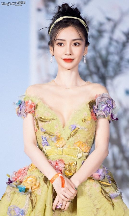 绿野仙踪杨女神Angelababy穿深V雕花裙颜值爆表(11/25)