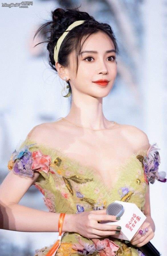 绿野仙踪杨女神Angelababy穿深V雕花裙颜值爆表(13/25)