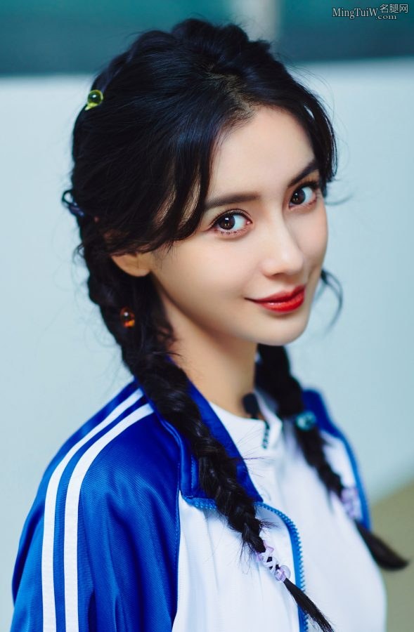 Angelababy杨颖穿校服梳马尾辫真好看(2/5)