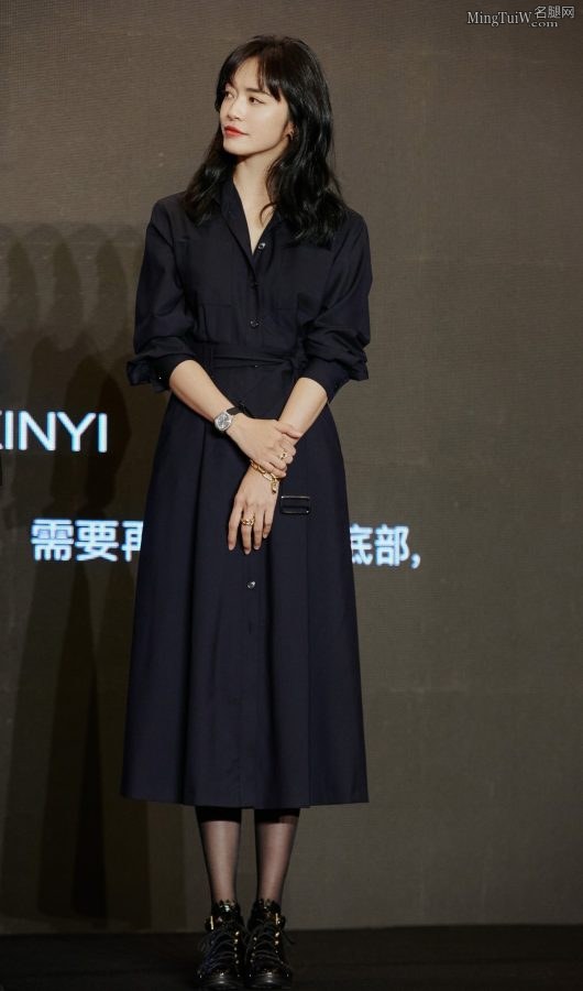 姚晨又美又飒腿穿丝袜气场全开(4/5)