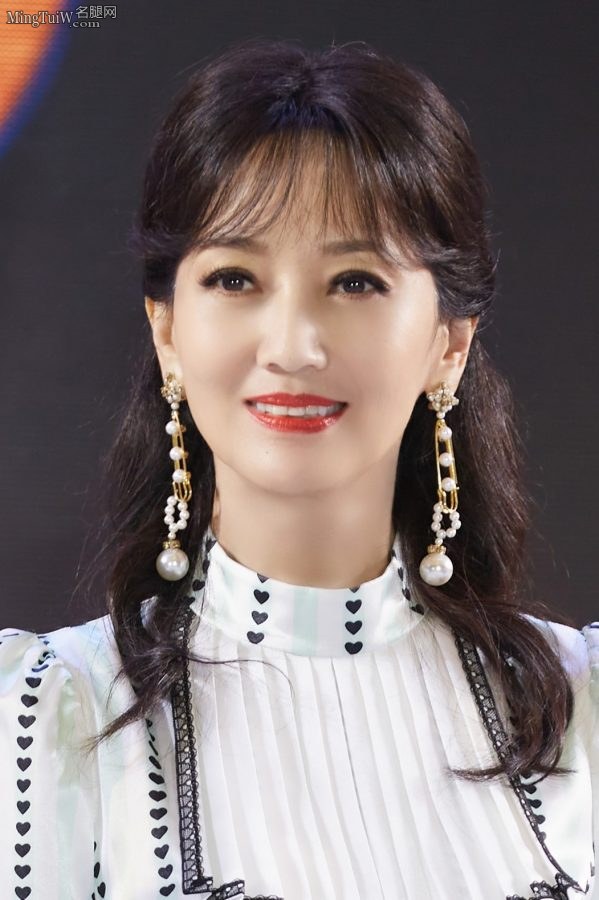 冯程程赵雅芝纯美玉腿高跟亮相(4/4)