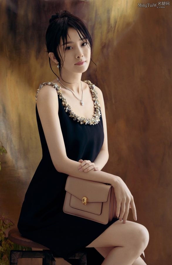 《费加罗FIGARO》时尚杂志杨幂写真玉腿光滑(7/14)