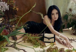 《费加罗FIGARO》时尚杂志杨幂写真玉腿光滑