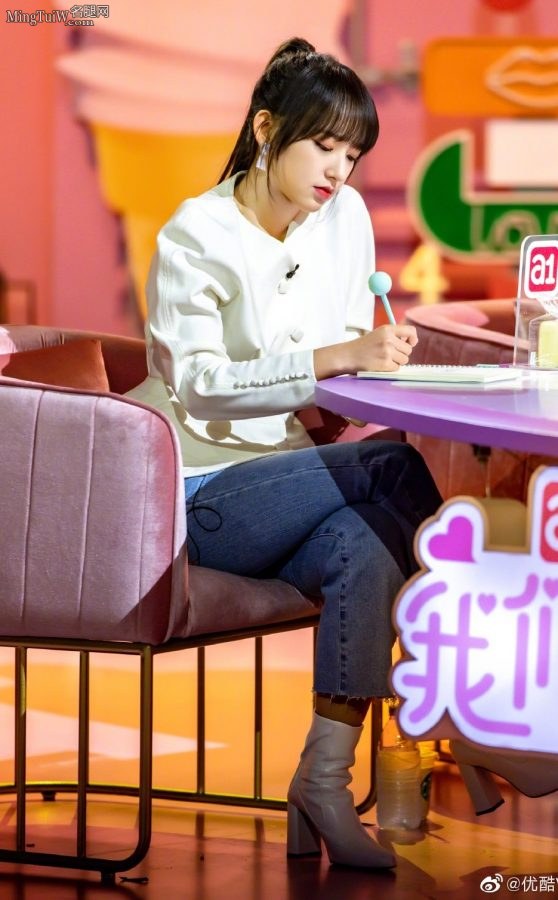 程潇紧身牛仔裤高跟短靴清纯可爱(3/13)