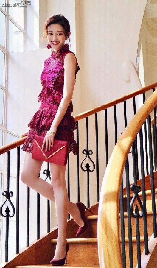 Sichuan beautiful actress Gai Yuexi has charming stiletto heels and long legs(1/3)