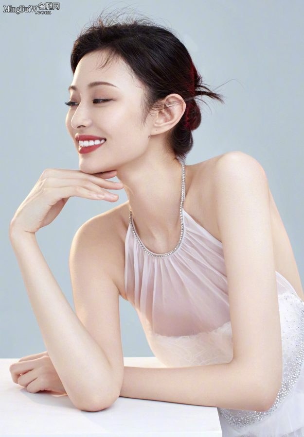 盖玥希、李媛、朱珠三美一起登上瑞丽杂志封面窜红裙秀美腿(4/6)