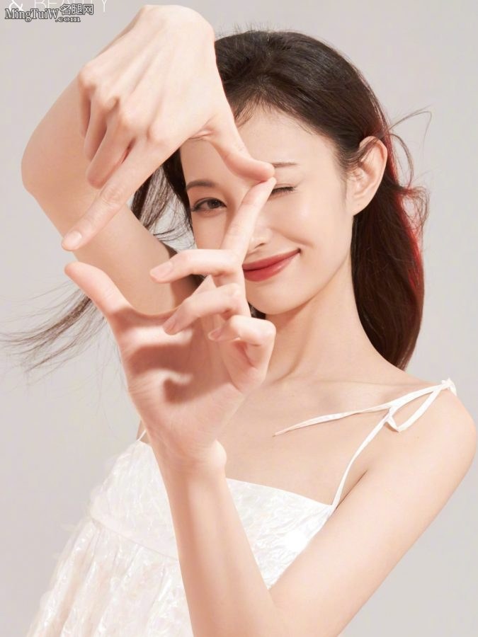 盖玥希、李媛、朱珠三美一起登上瑞丽杂志封面窜红裙秀美腿(6/6)