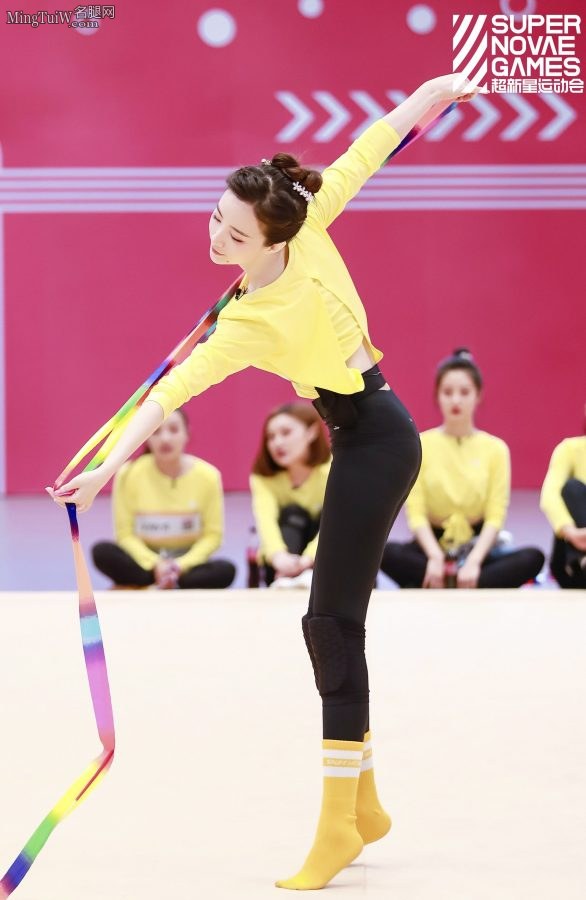 "Supernova Games" Guo Jun yellow cotton socks foot dance rhythmic gymnastics(1/7)