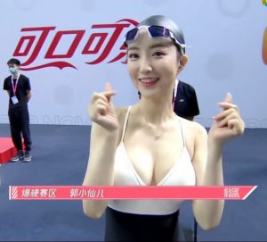 郭珺在《超新星运动会》里泳装身材好爆