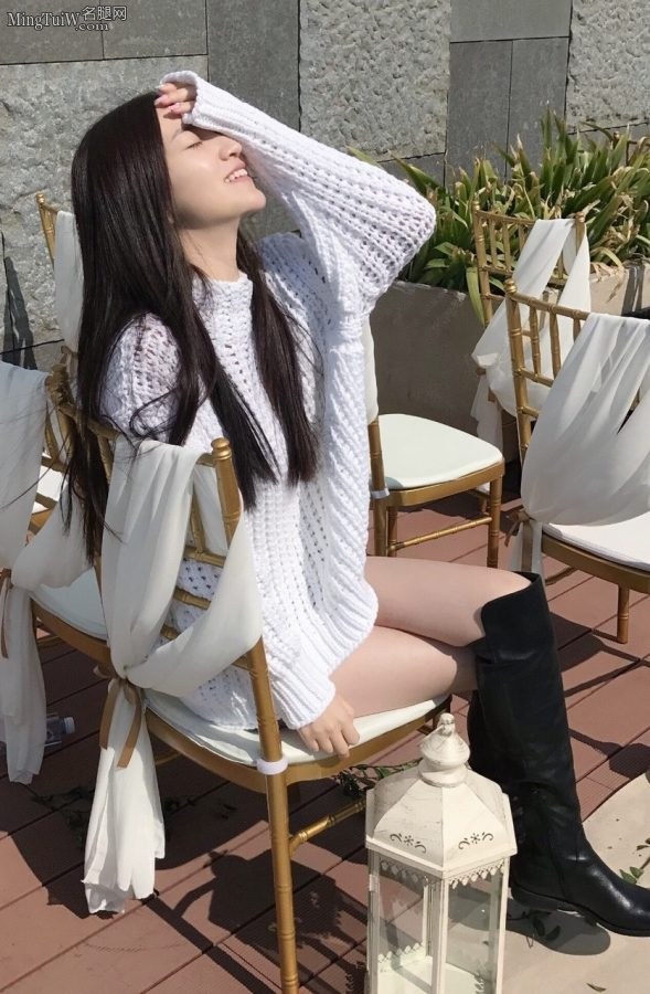 女主播郭珺美腿穿长皮靴参加婚礼(1/12)