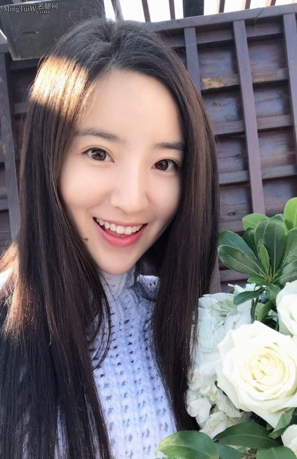 Female anchor Guo Jun has beautiful legs and wears long leather boots to attend the wedding(7/12)