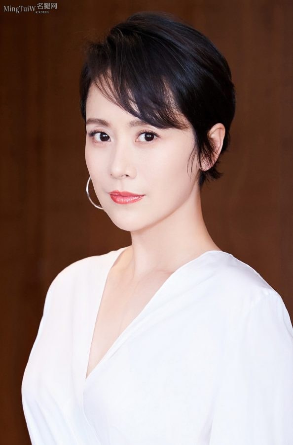 短发气质女明星海清白皙细腻的脚背(5/5)