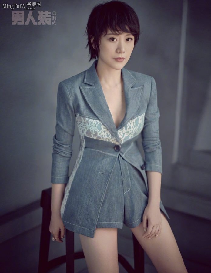 《男人装》海清白衬衫美白腿甜烈如酒(4/6)