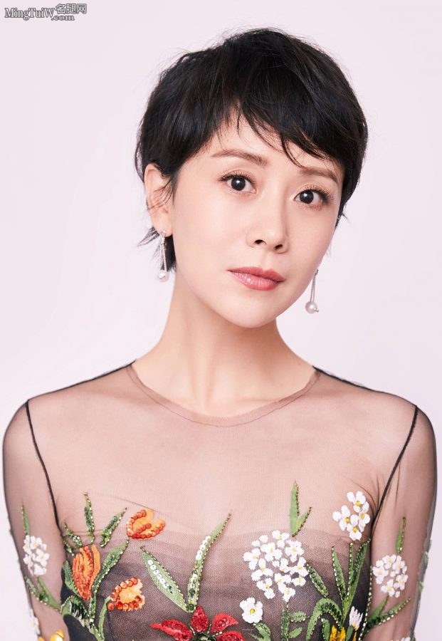 海清穿鲜花长裙玉足穿细跟凉鞋气质清新(4/7)