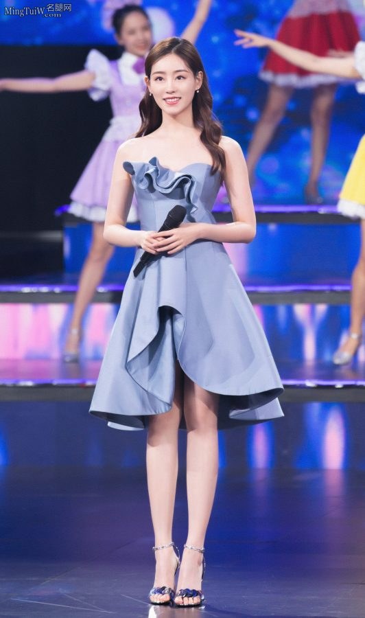 四川美女黄梦莹小红裙玉腿笔直，祝绪丹同台助力(6/7)