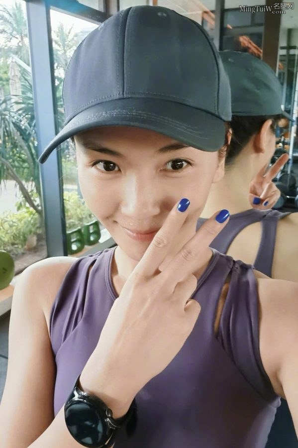 刘涛穿紫色运动内衣自拍(3/3)