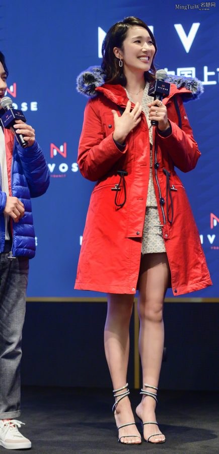 身材高挑气质御姐李亚男匀称的美腿(5/5)