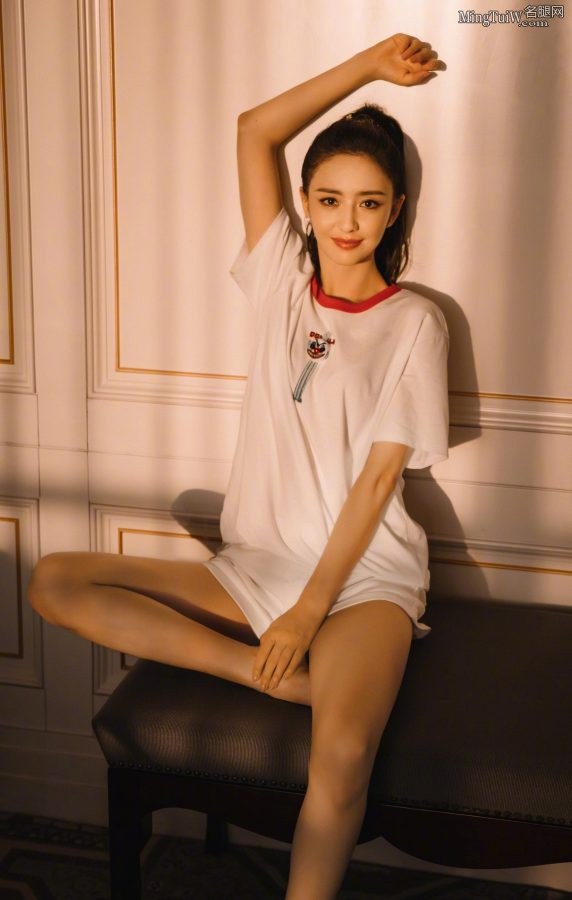 女神佟丽娅光滑纤细的玉腿(1/3)