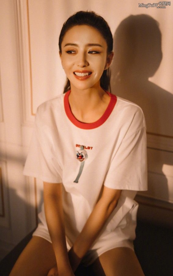 女神佟丽娅光滑纤细的玉腿(3/3)