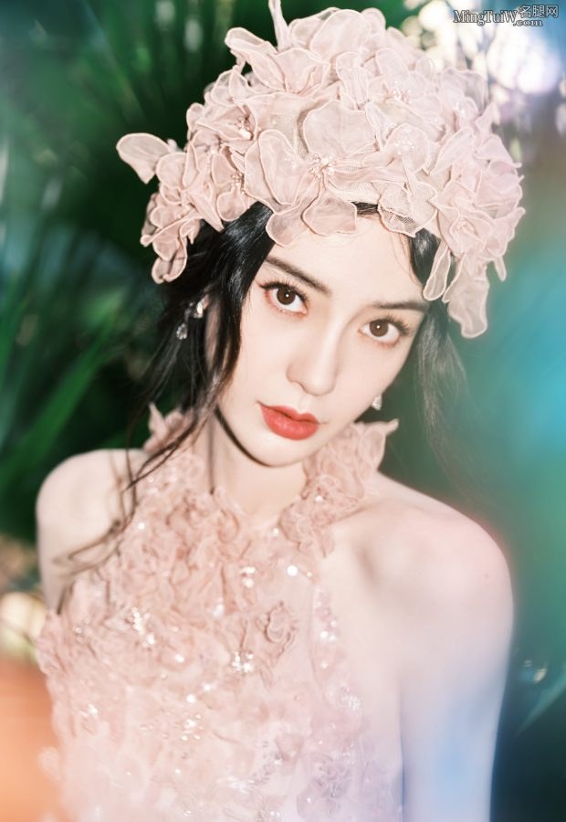 杨颖这套没有腿就看美脸和玉背(2/8)
