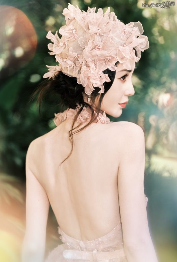 杨颖这套没有腿就看美脸和玉背(7/8)