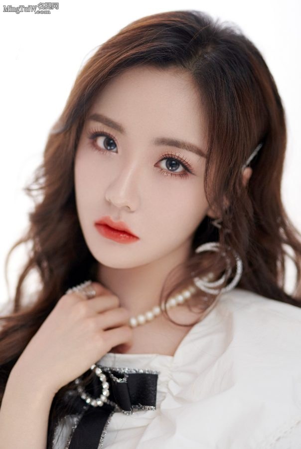 硬糖少女303小姐姐张艺凡、陈卓璇、王艺瑾、张予曦、赵粤、希林娜依·高、郑乃馨纤细的长腿(6/14)