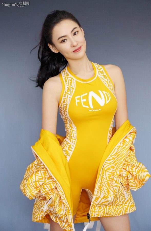 张柏芝穿连体运动短裤美腿现场朝气满满(5/6)