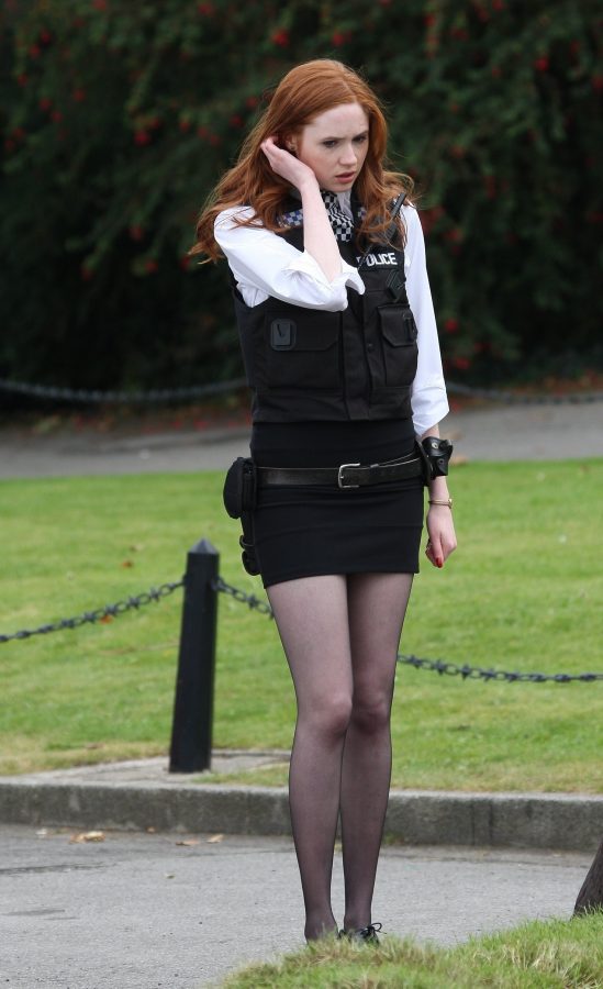 Karen Gillan, who plays Avengers Nebula, has good legs and wears black pantyhose(2/3)