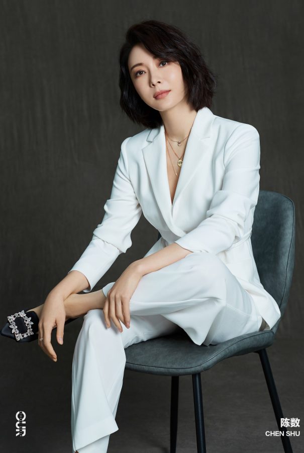 陈数身着白色利落西装清爽英气女强人气质(2/4)