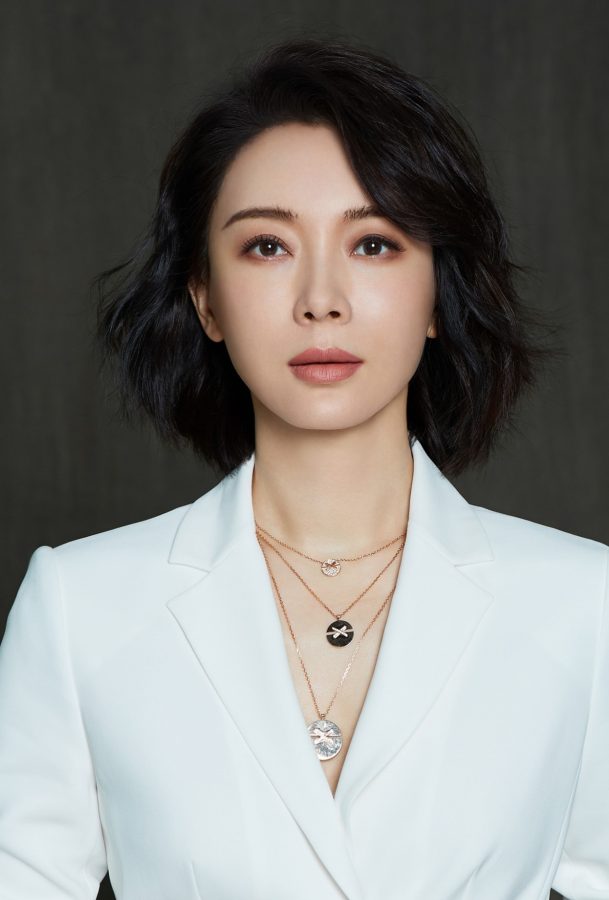 陈数身着白色利落西装清爽英气女强人气质(4/4)