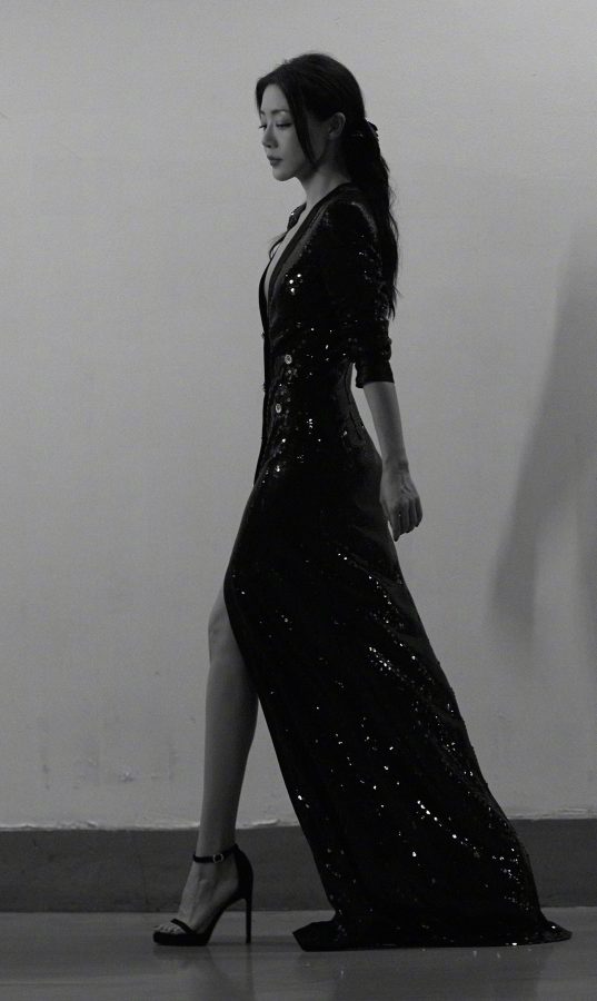 Deng Jiajia's beautiful legs and feet are wearing Stuart Weitzman brand cool high heels(10/12)
