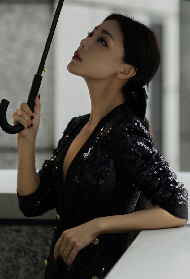 邓家佳美腿玉足穿Stuart Weitzman名牌凉高跟(7/12)