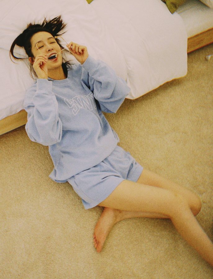 舒服清秀的美女李沁爱秀美长腿(1/4)