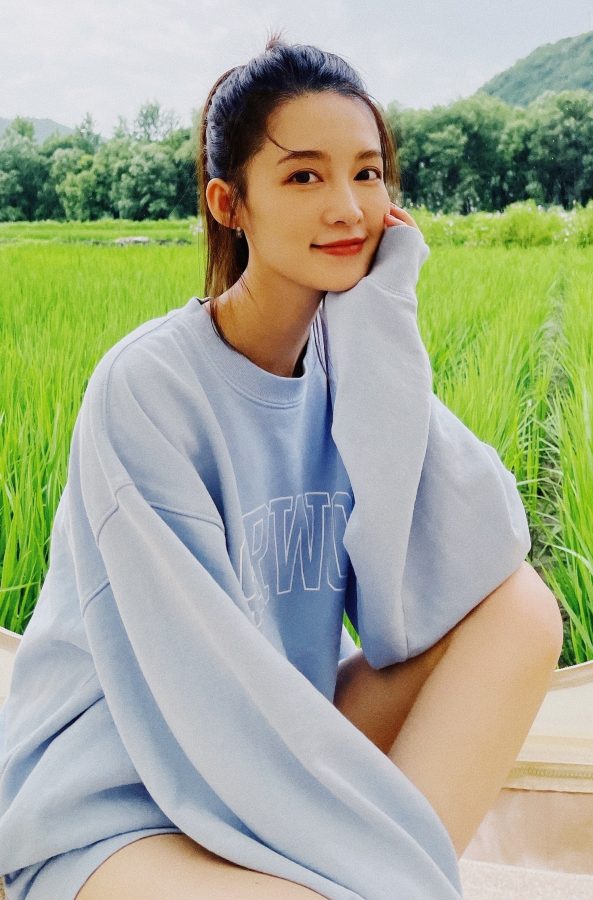 舒服清秀的美女李沁爱秀美长腿(2/4)