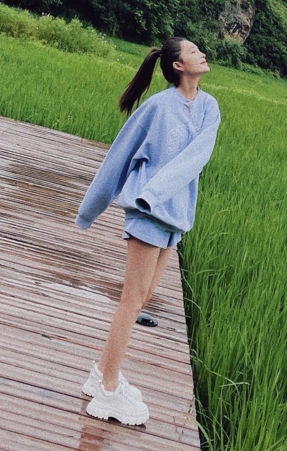 舒服清秀的美女李沁爱秀美长腿(4/4)
