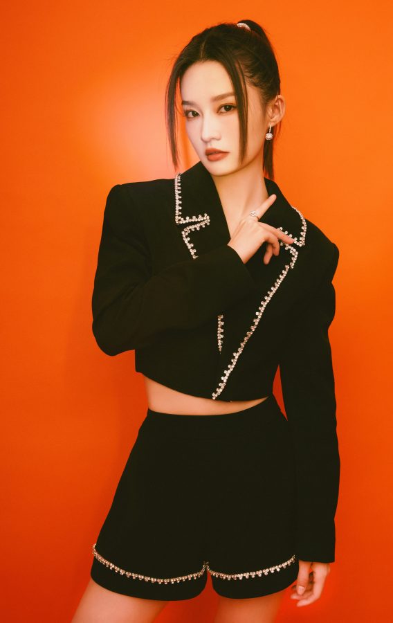 女明星李沁细长的玉腿这发型爱了(5/7)