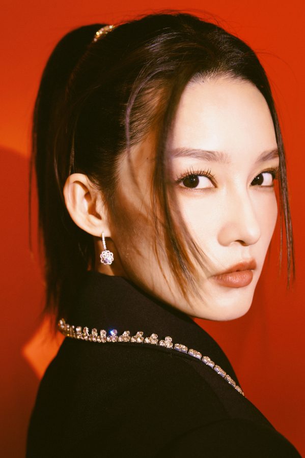 女明星李沁细长的玉腿这发型爱了(6/7)