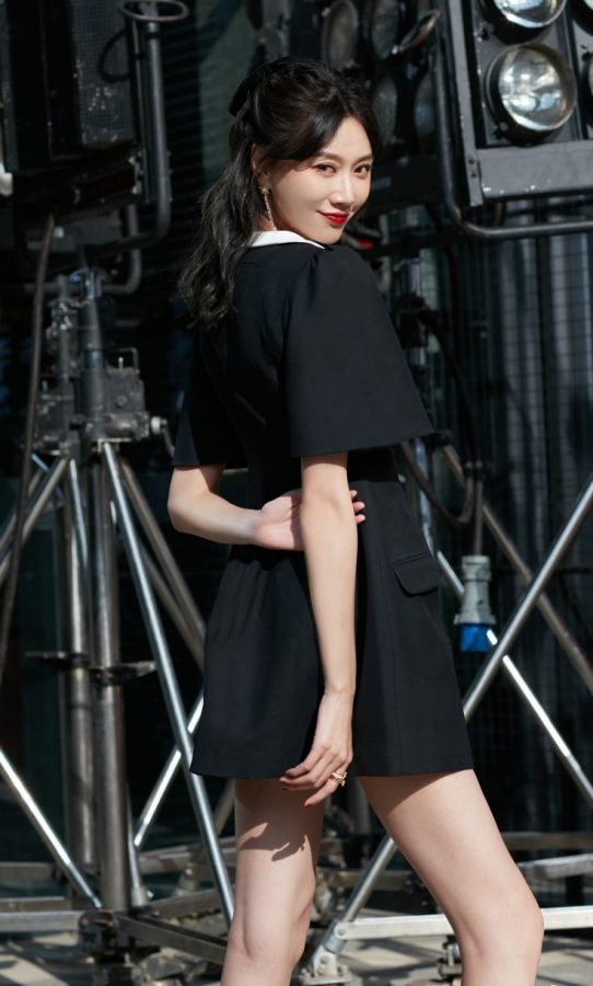 Miss Li Siyu has slender thighs(2/4)