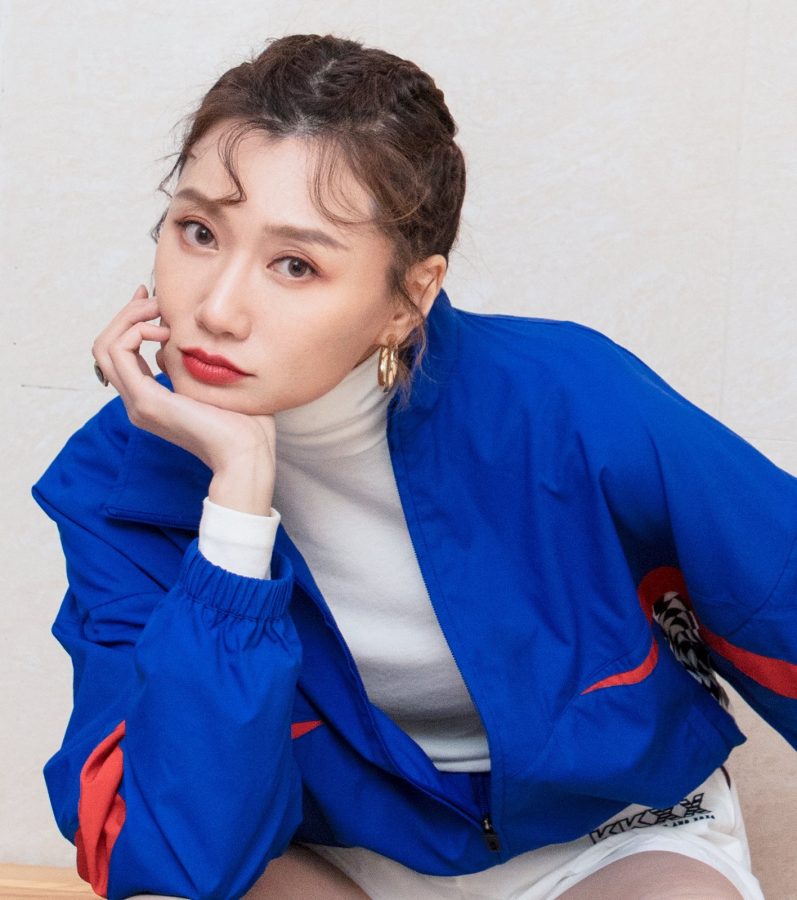 运动长腿美少女李斯羽穿运动衣主持体育活动(5/9)