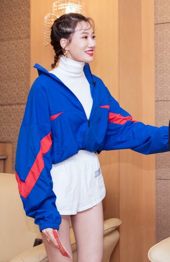 运动长腿美少女李斯羽穿运动衣主持体育活动(7/9)