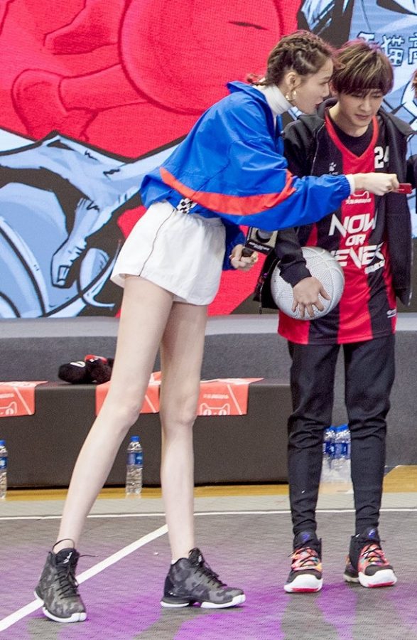运动长腿美少女李斯羽穿运动衣主持体育活动(9/9)