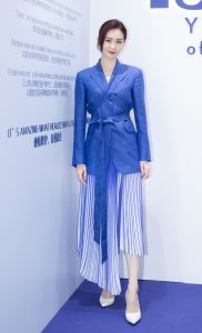 刘诗诗脚穿白色尖头高跟代言活动气质优雅纯净