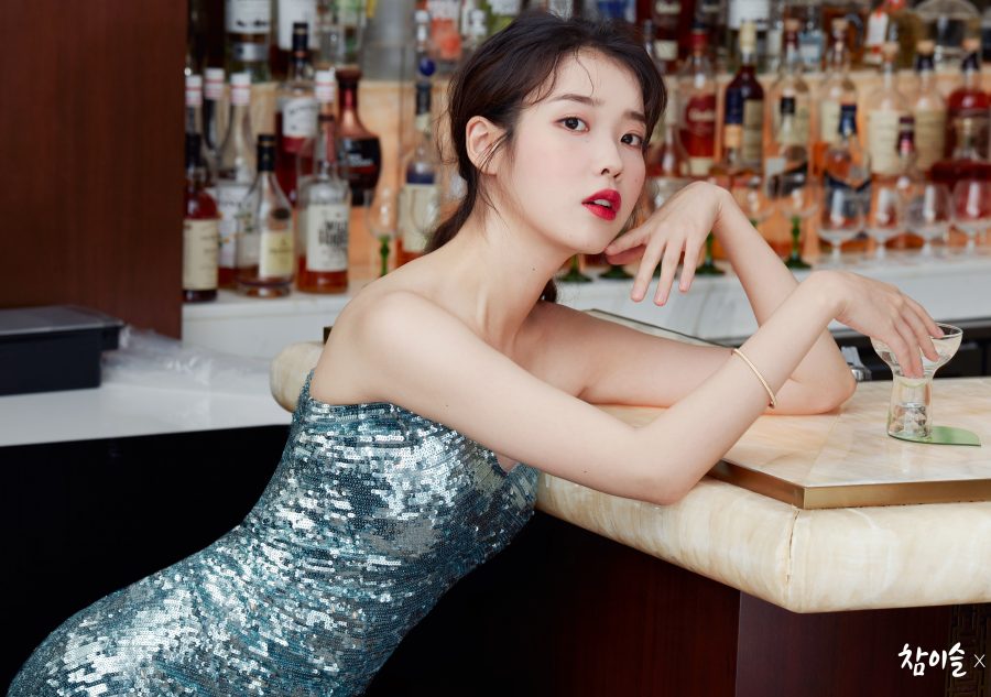 Lee Ji-eun looks so elegant and charming in a backless skirt(10/11)