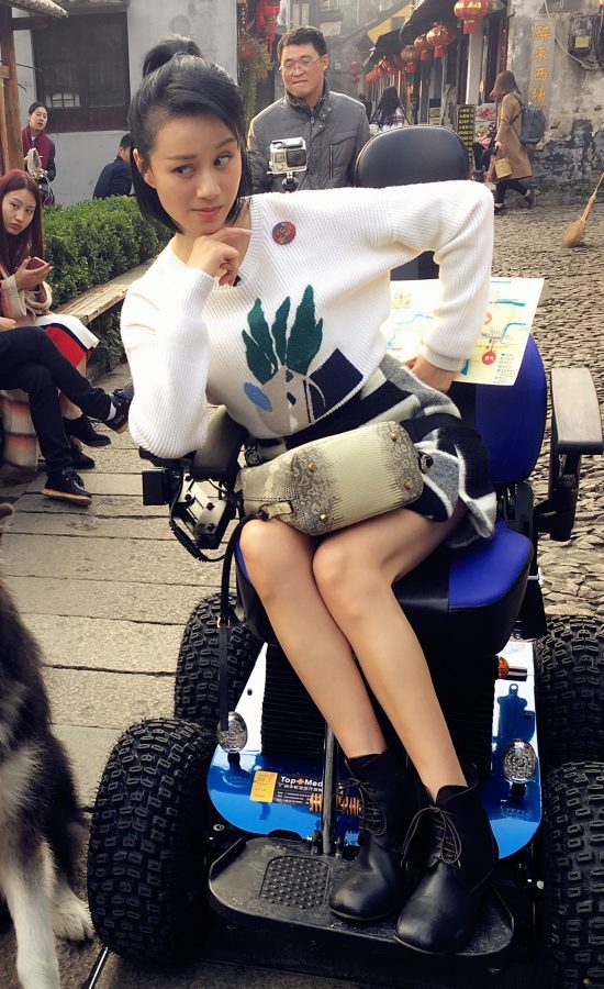 Wish Wushuang Ni Hongjie sitting with beautiful legs(1/3)