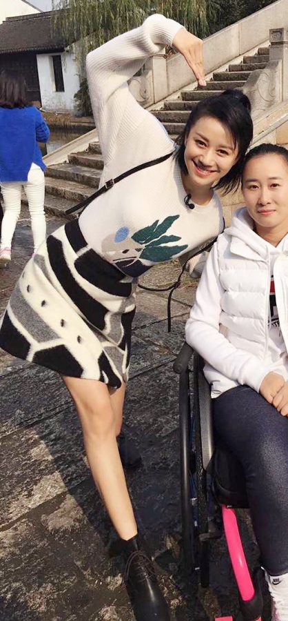 Wish Wushuang Ni Hongjie sitting with beautiful legs(3/3)