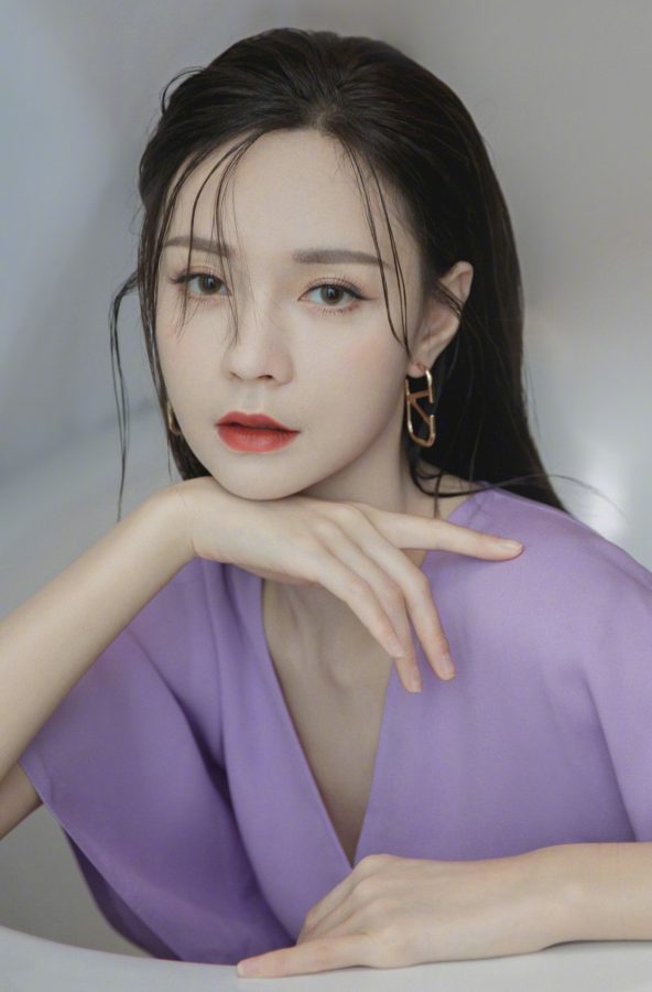 沈梦辰高开叉裙大腿美丽(7/7)