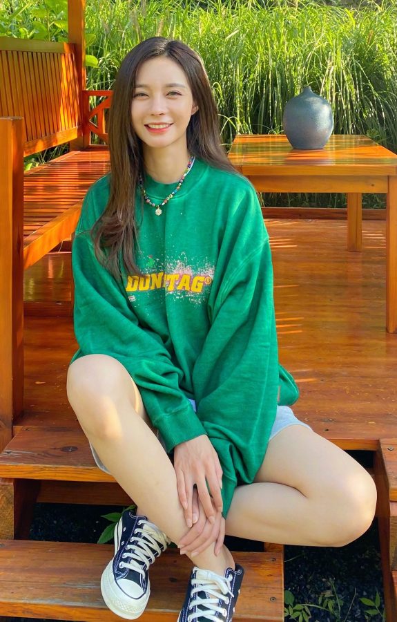沈梦辰美大腿生活照(1/5)