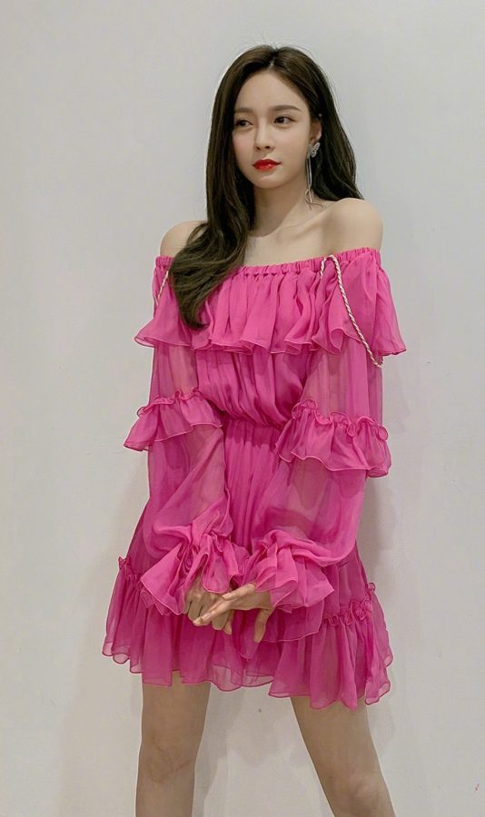 女主播沈梦辰玉腿美足跪姿(4/5)