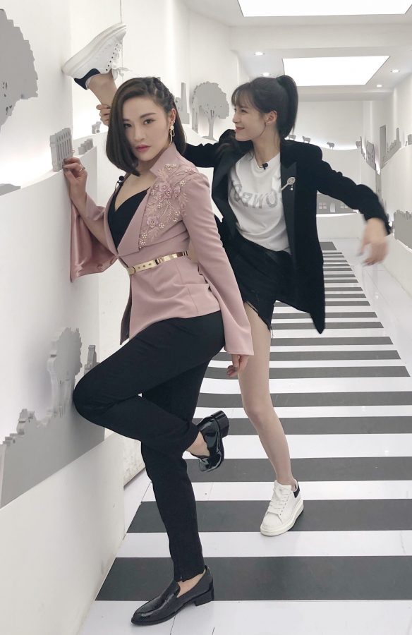 美女主持人沈梦辰牛仔短裤美腿无赘肉(6/6)
